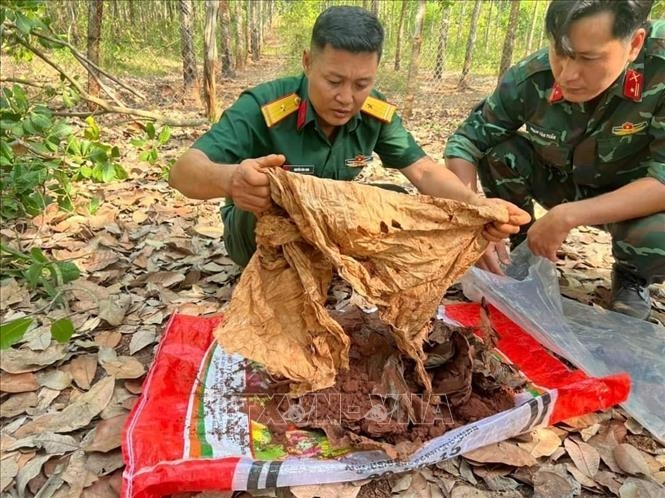 Phát hiện, cất bốc 13 hài cốt liệt sĩ tại thị xã Bình Long